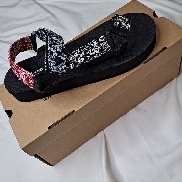 Portland Boot Co. Penelope Sport Sandal Rubber Sole Bandana Red White Bl… - Picture 4 of 5